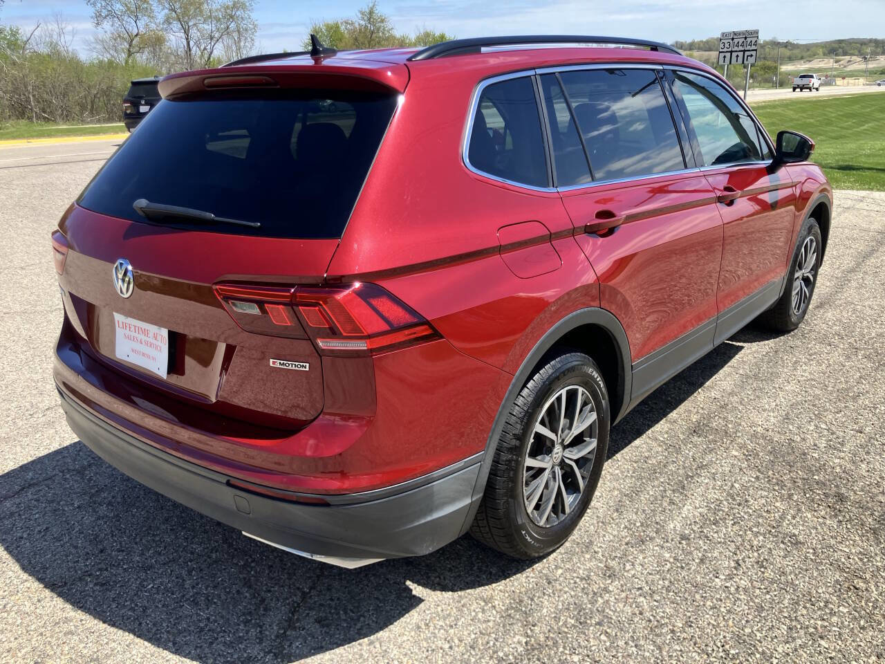 Used 2019 Volkswagen Tiguan SE w/ Panoramic Sunroof Package AWD/4WD image 5
