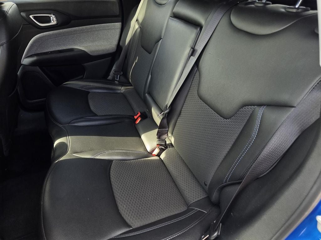 Used 2022 Jeep Compass Latitude FWD image 13