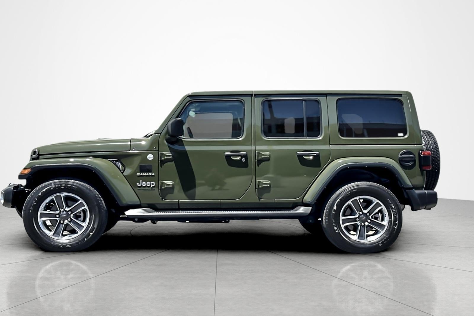 Used 2022 Jeep Wrangler Unlimited Sahara w/ LED Lighting Group AWD/4WD video 2