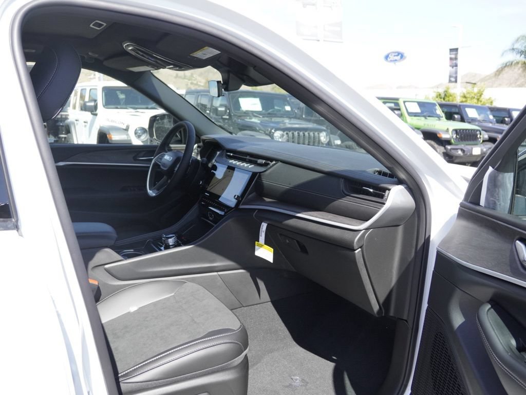 New 2026 Jeep Grand Cherokee Altitude AWD/4WD image 23