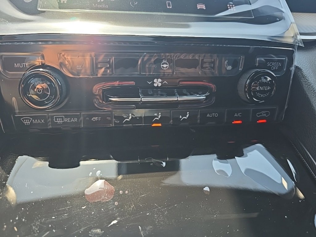 New 2025 Jeep Grand Cherokee Altitude image 38