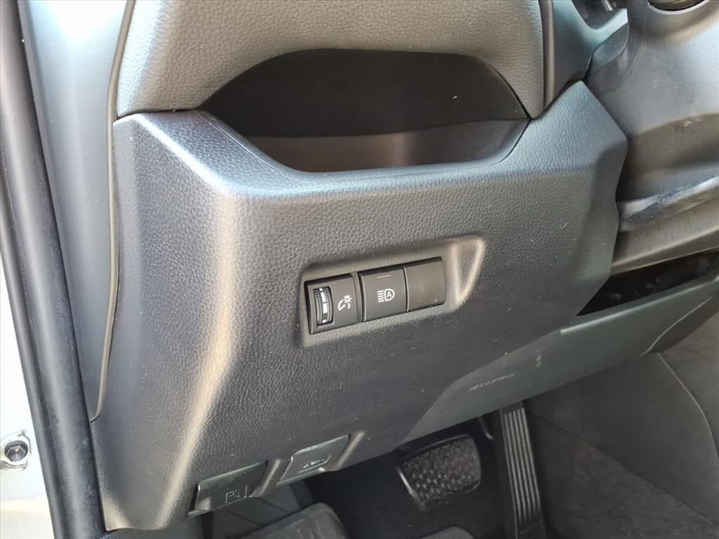 Used 2021 Toyota RAV4 LE FWD image 15