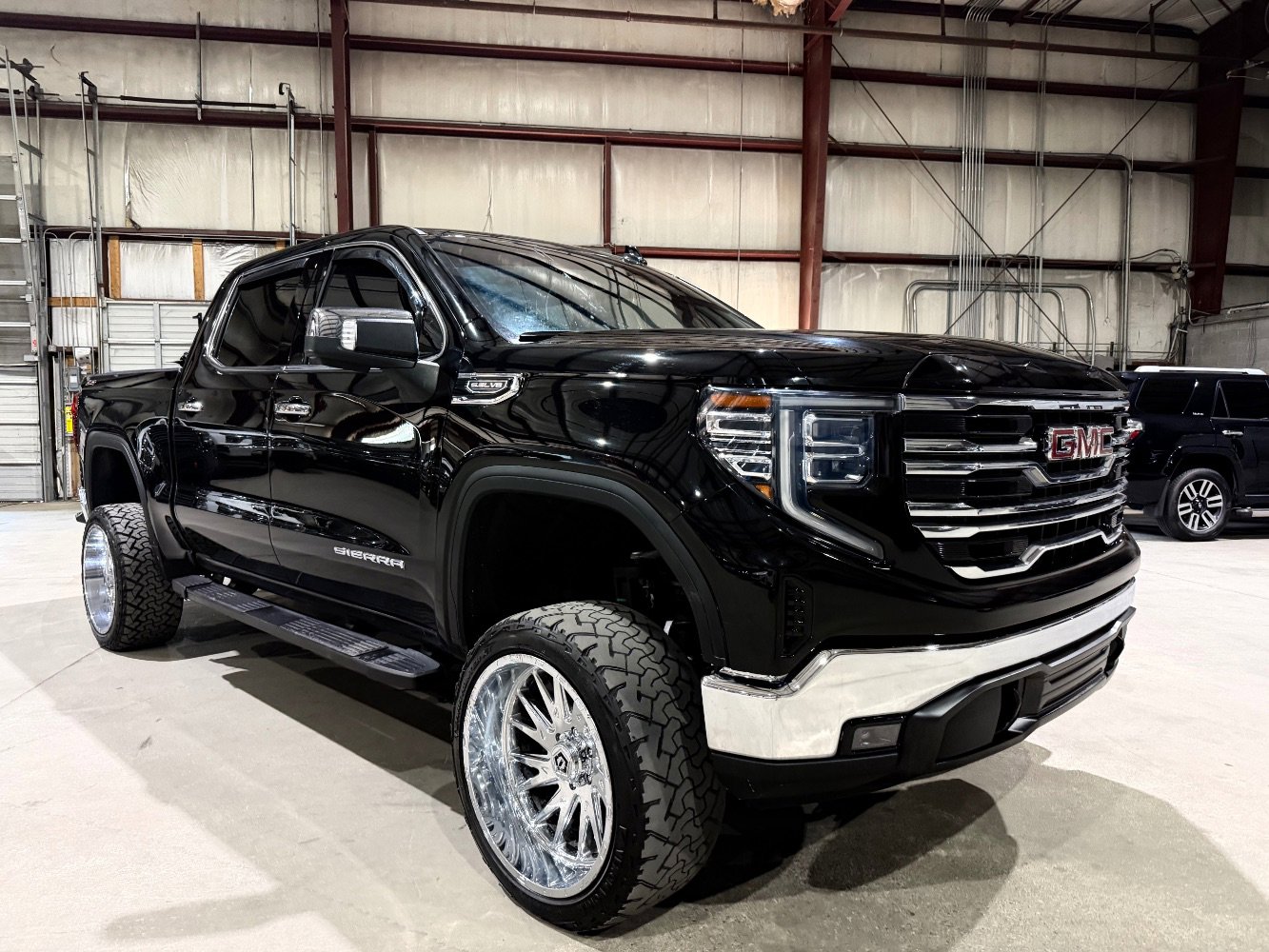 Used 2022 GMC Sierra 1500 SLT w/ SLT Convenience Package AWD/4WD image 3