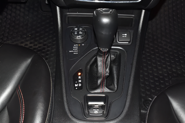 Used 2020 Jeep Cherokee Trailhawk w/ Cold Weather Group AWD/4WD image 19