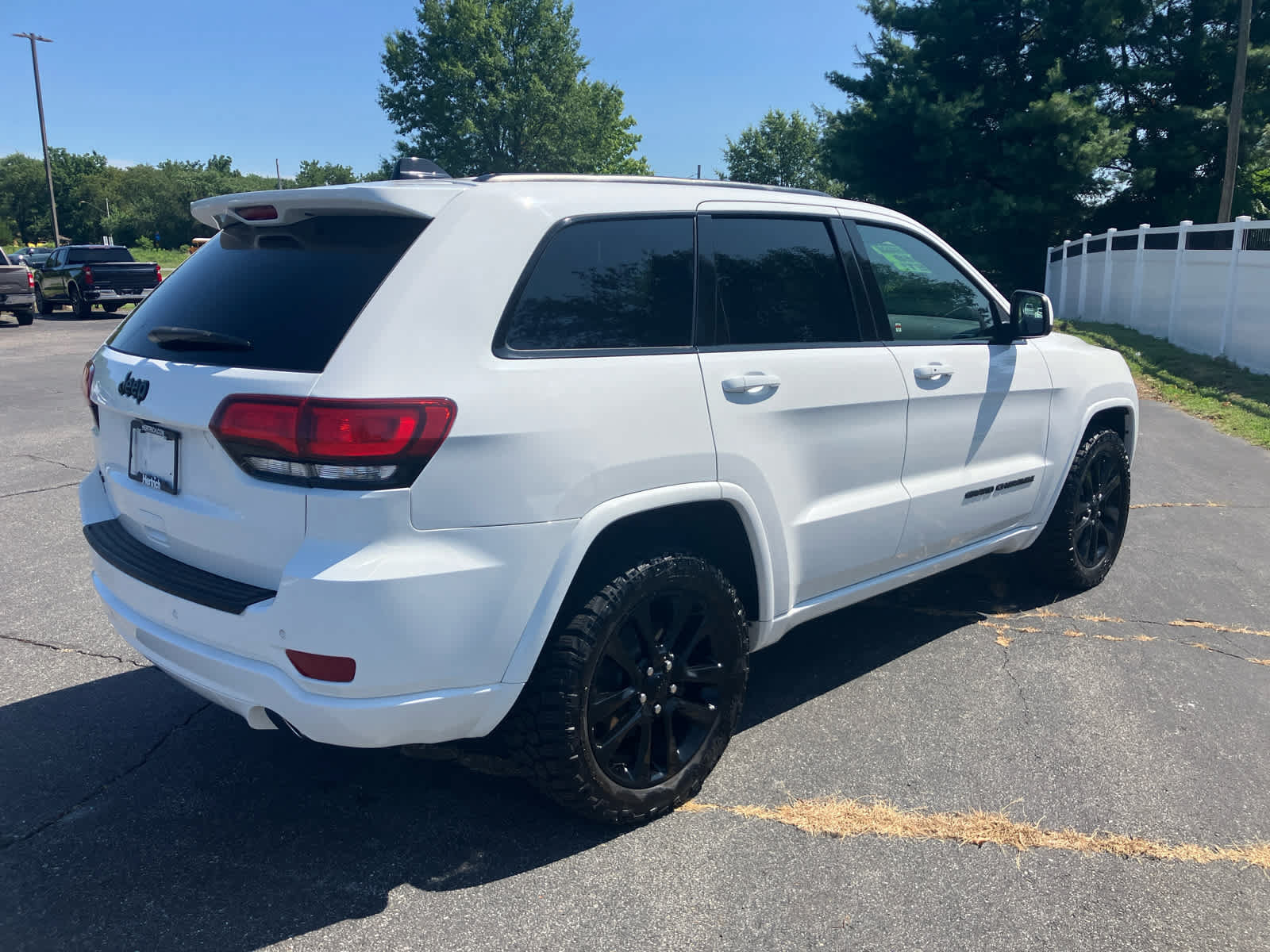 Used 2020 Jeep Grand Cherokee Altitude AWD/4WD image 4