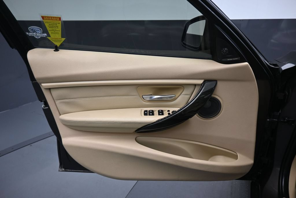 Used 2015 BMW 328i xDrive Sedan AWD/4WD image 9
