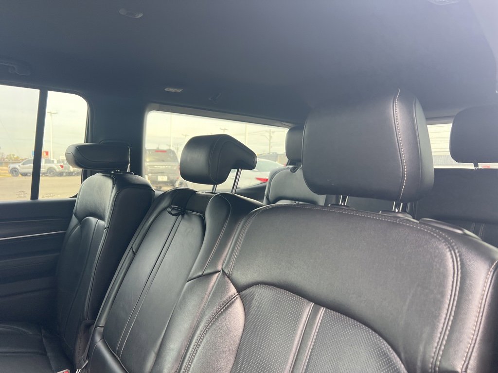 Used 2024 Jeep Wagoneer Series II w/ Flexible Seating Group image 10