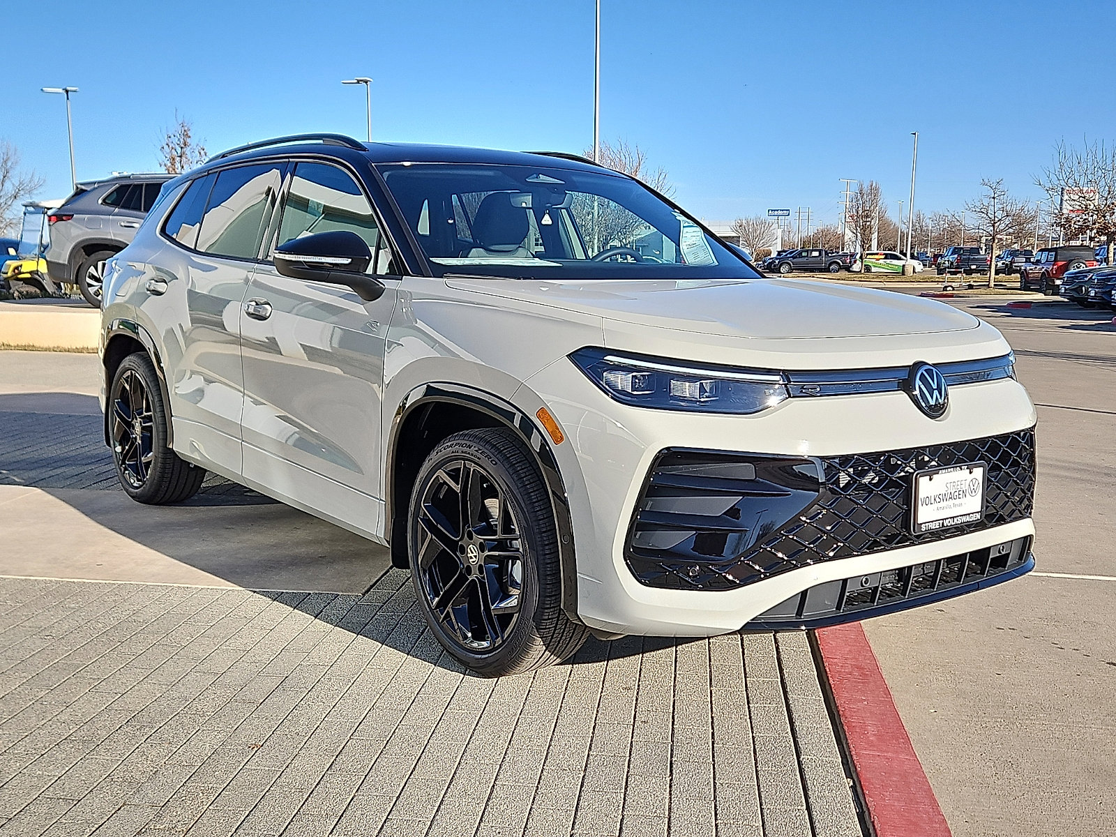 New 2026 Volkswagen Tiguan SE R-Line image 5