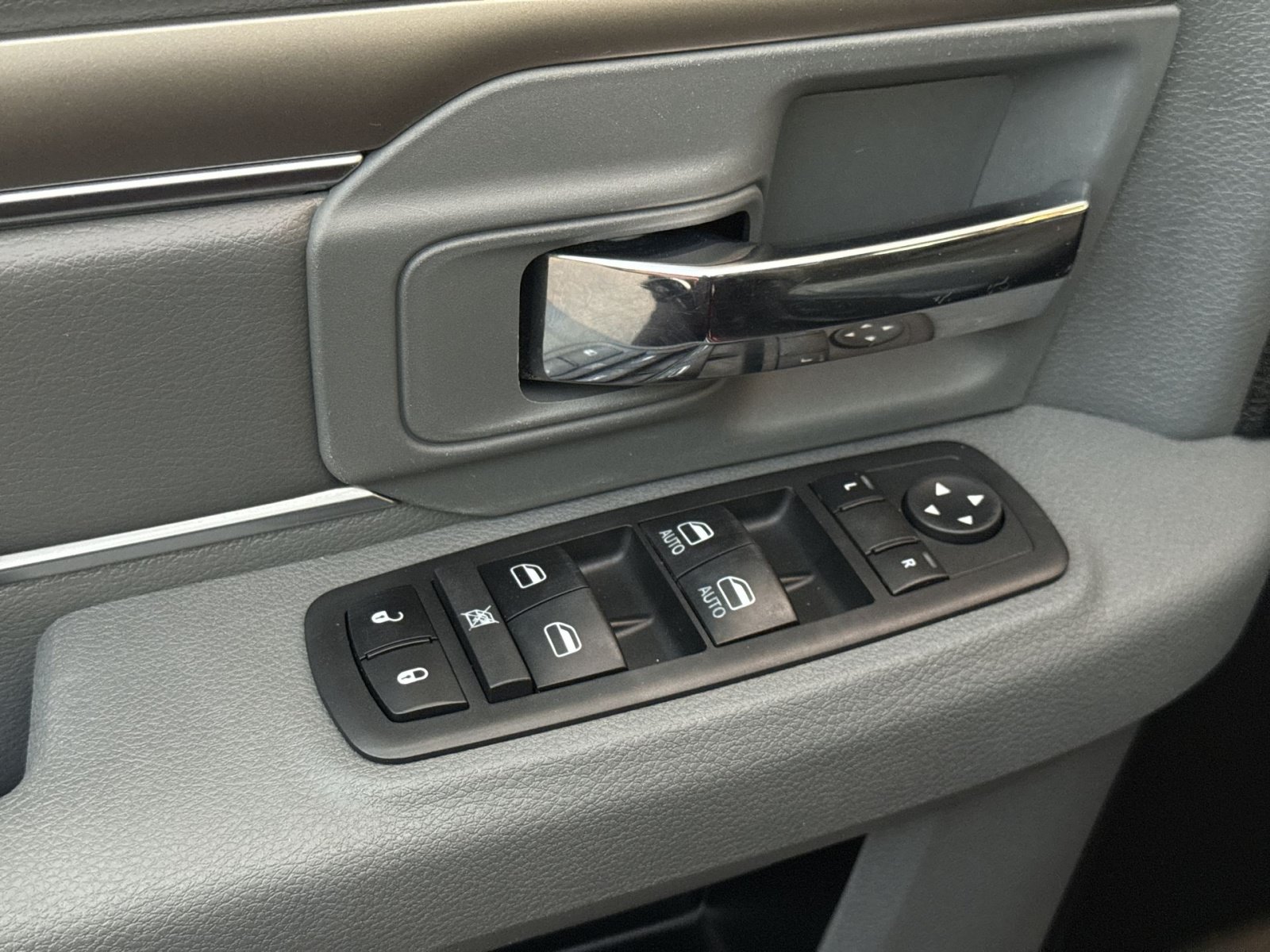 Used 2018 RAM 1500 Outdoorsman AWD/4WD image 16