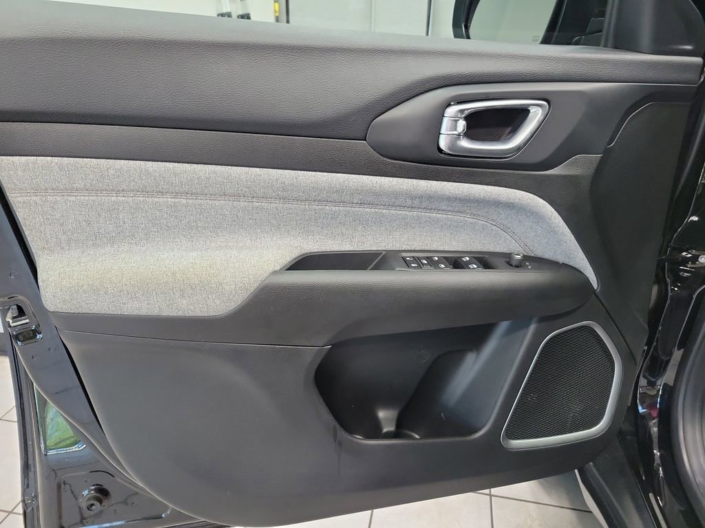 Used 2024 Jeep Compass Latitude AWD/4WD image 32