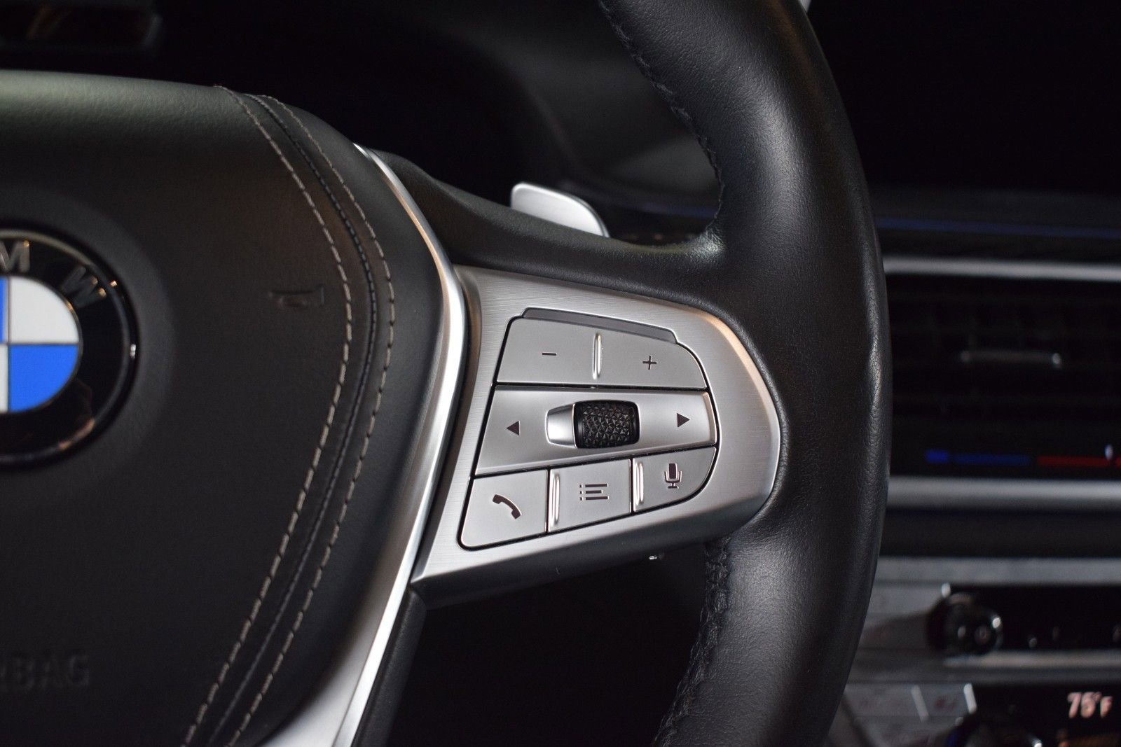 Used 2022 BMW 750i xDrive w/ Executive Package image 28