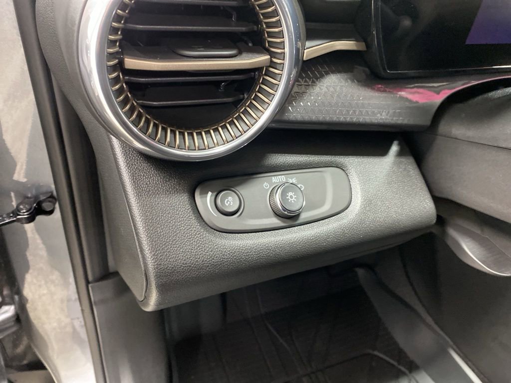 New 2026 Chevrolet Trax ACTIV w/ Sunroof Package image 24