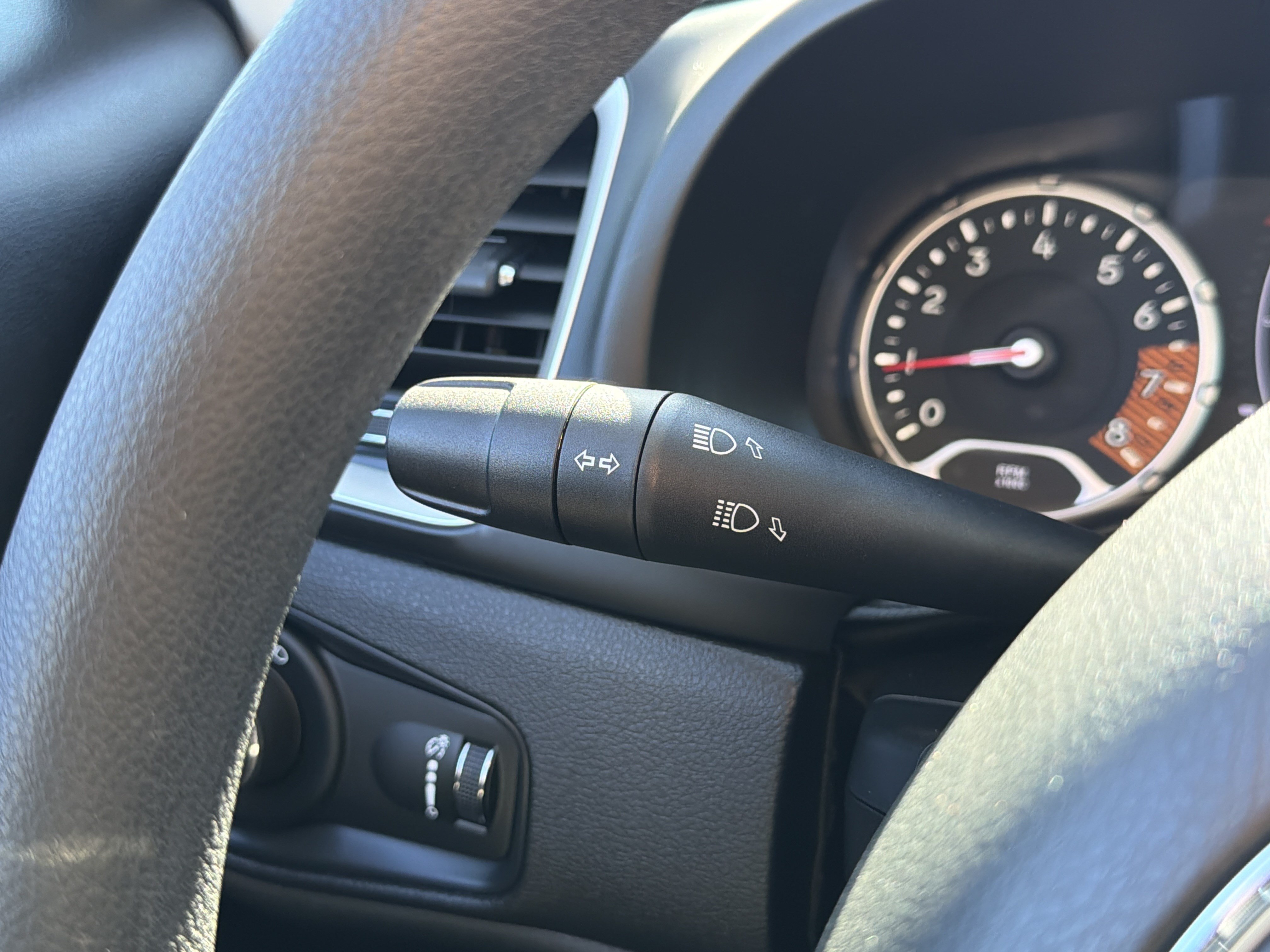 Used 2019 Jeep Renegade Sport w/ UConnect 7.0 Group AWD/4WD image 18