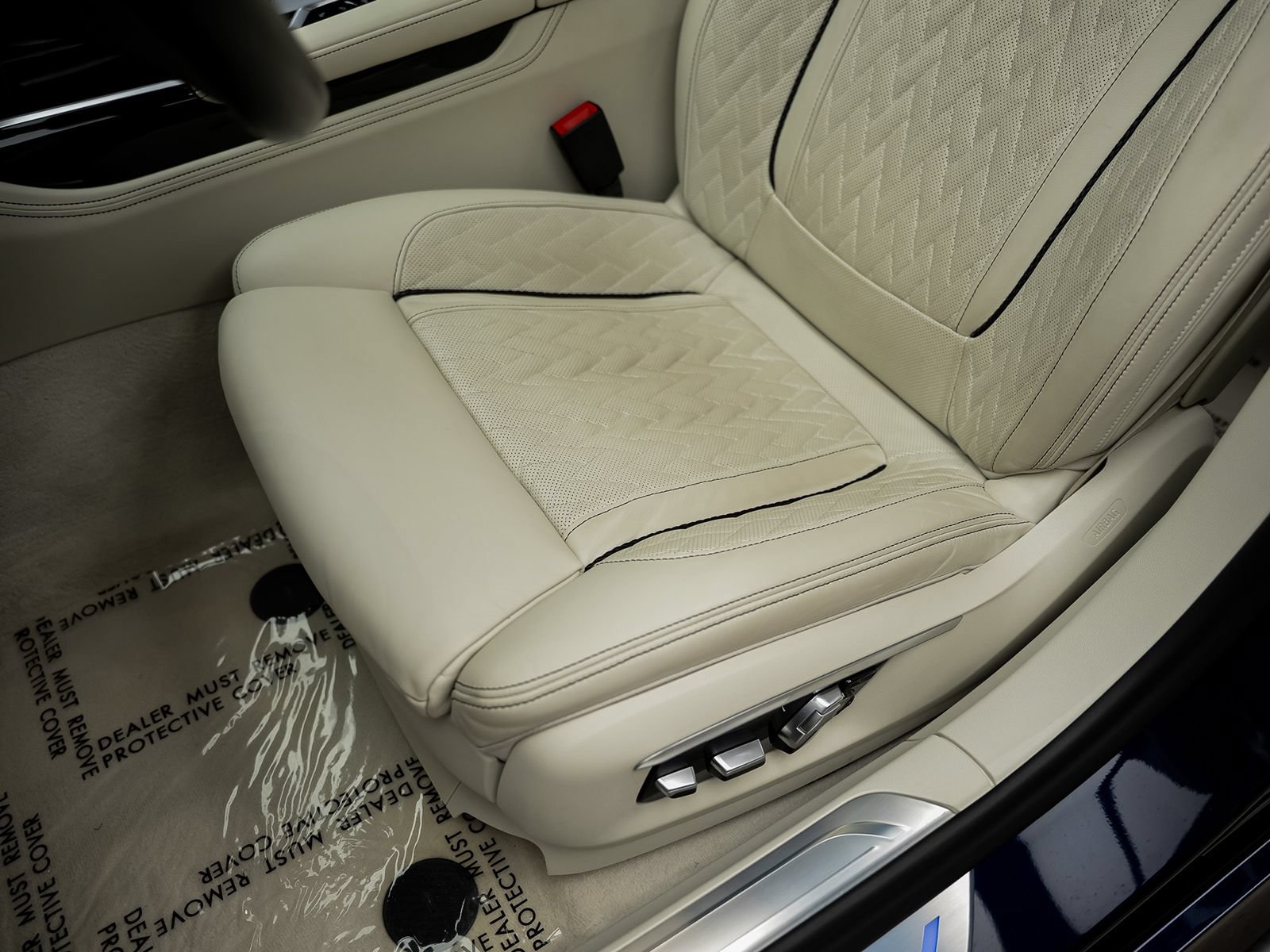 Used 2022 BMW ALPINA B7 xDrive AWD/4WD image 36