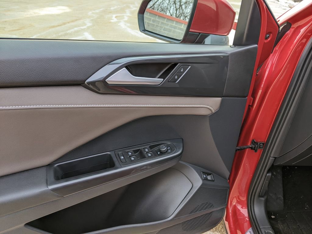 Certified 2023 Volkswagen Taos SEL image 10