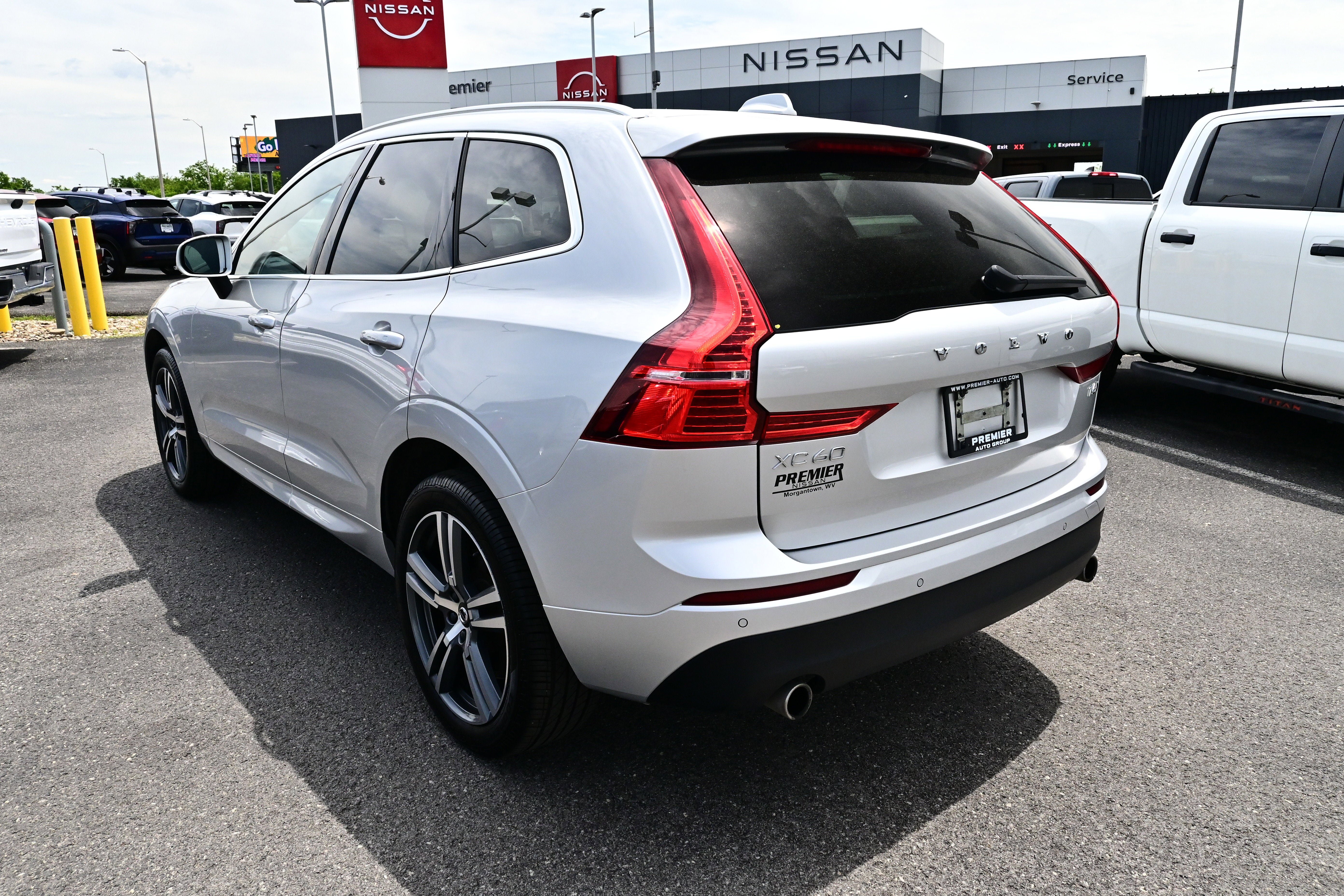 Used 2020 Volvo XC60 T6 Momentum w/ Protection Package AWD/4WD image 8