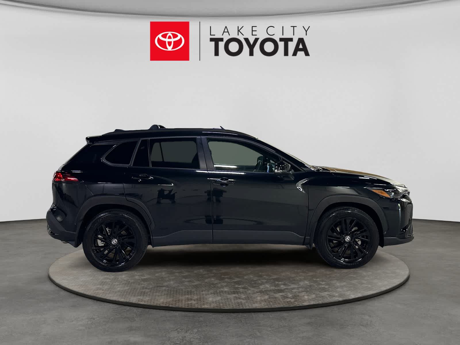 Used 2024 Toyota Corolla Cross AWD Hybrid w/ Moonroof Package image 11