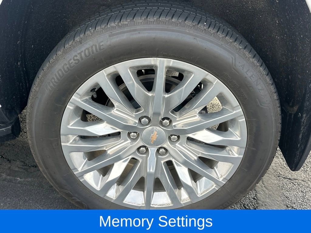 Used 2025 Chevrolet Suburban Premier image 25