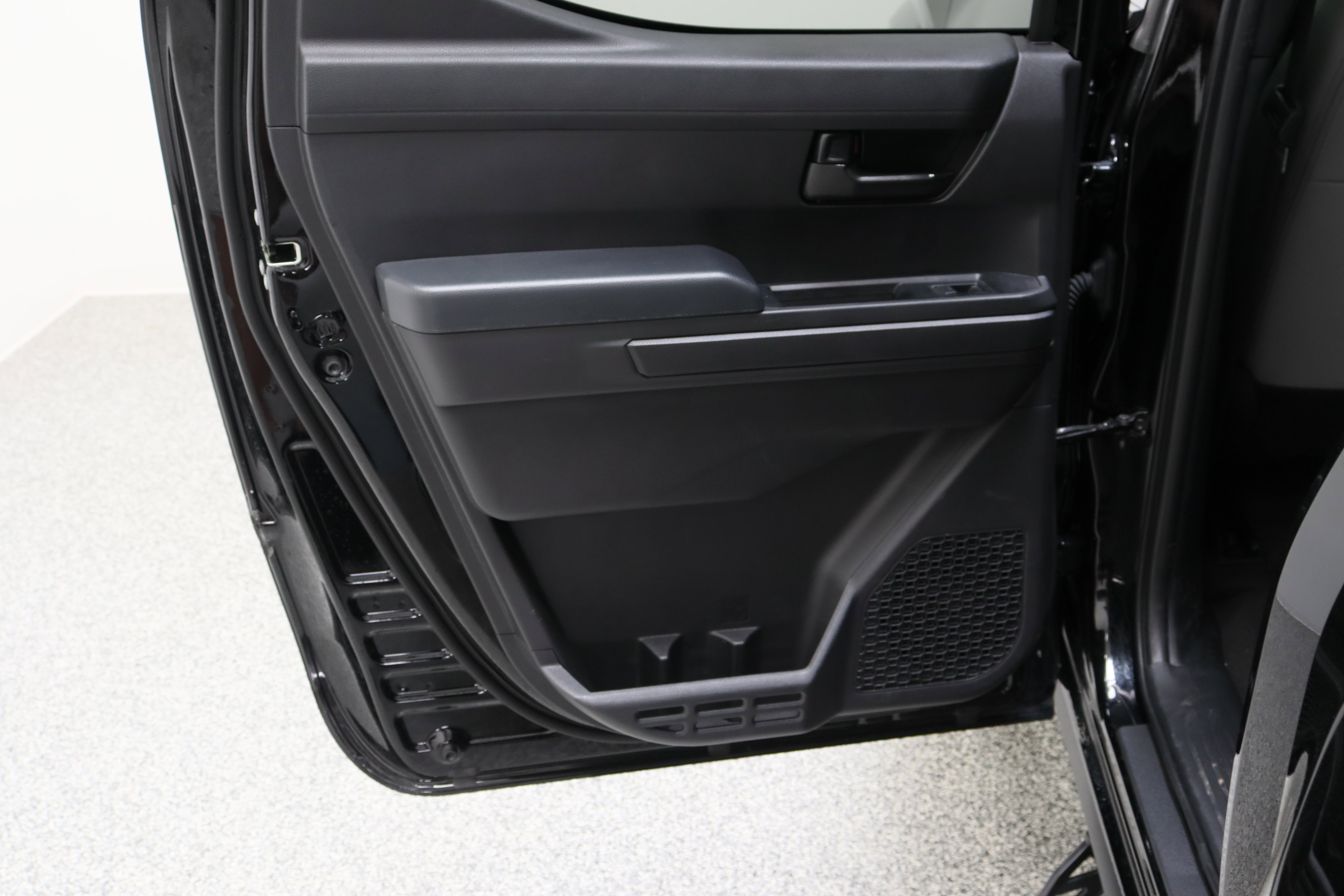 Used 2025 Toyota Tacoma SR5 AWD/4WD image 26