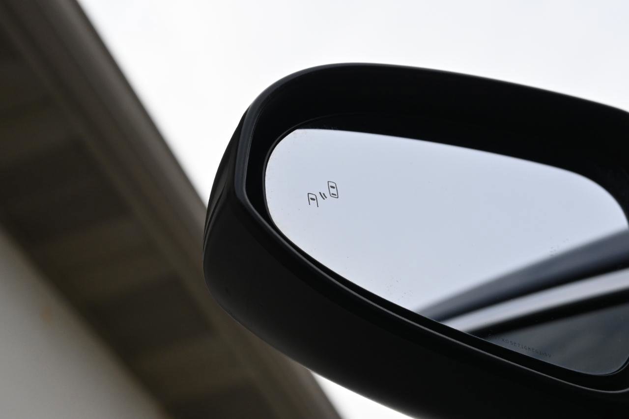 Used 2017 Toyota Camry XLE w/ Moonroof Package image 25