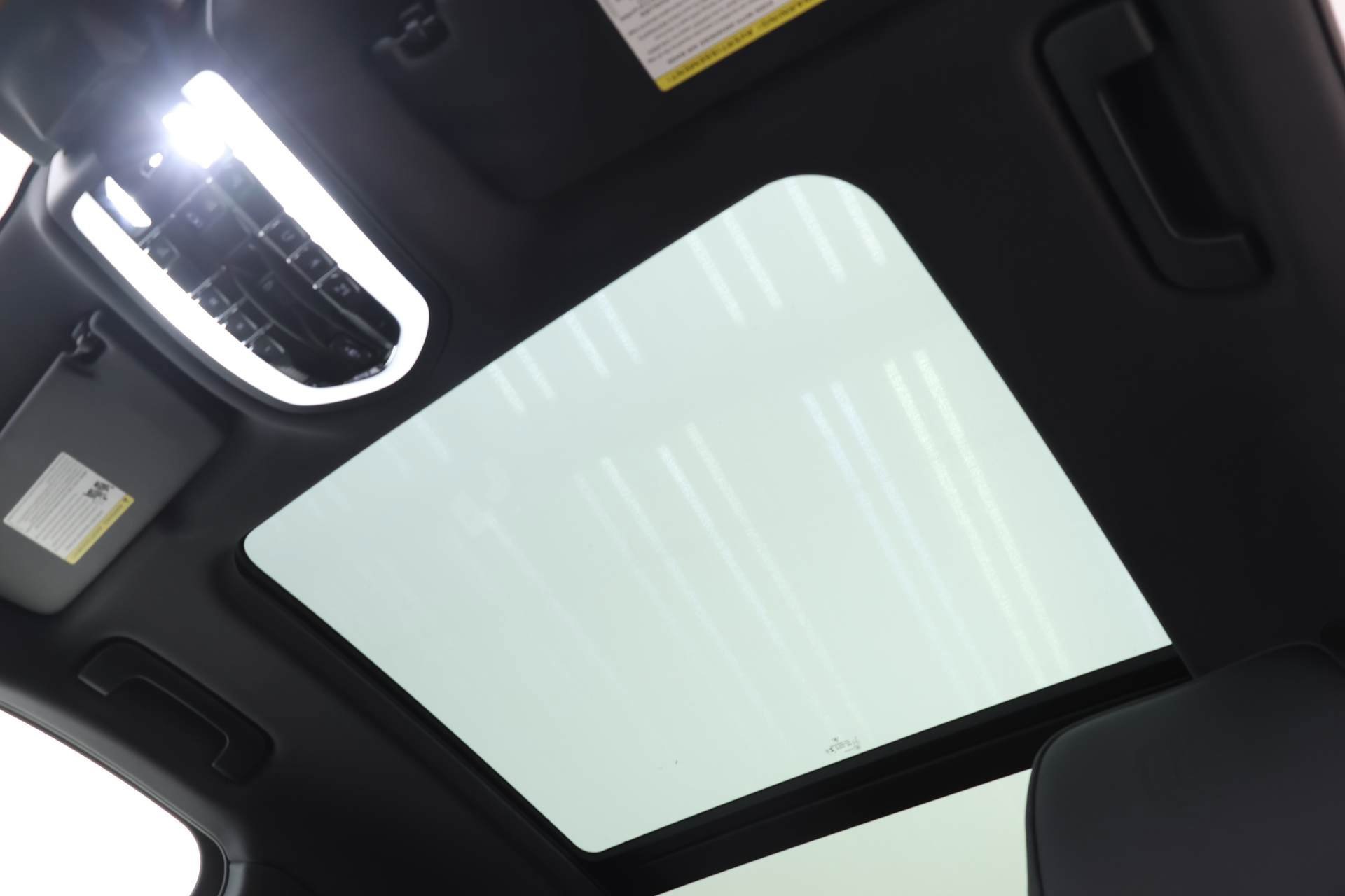 Used 2025 Porsche Macan image 13