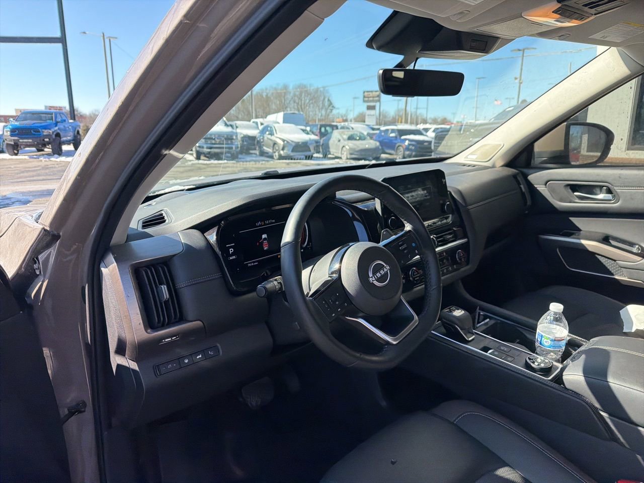 Used 2024 Nissan Pathfinder Platinum w/ Cargo Package image 4