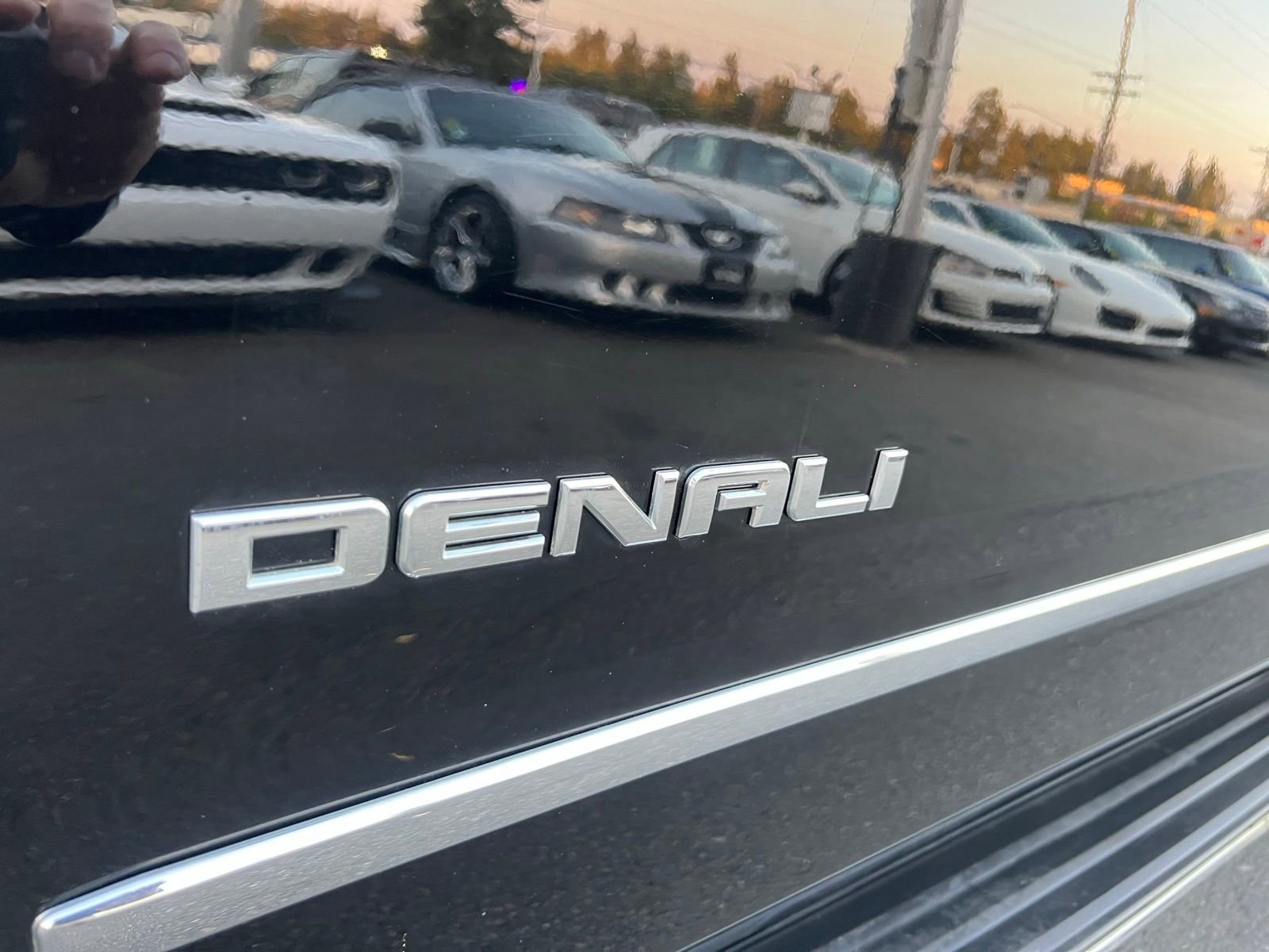 Used 2019 GMC Yukon XL Denali image 3