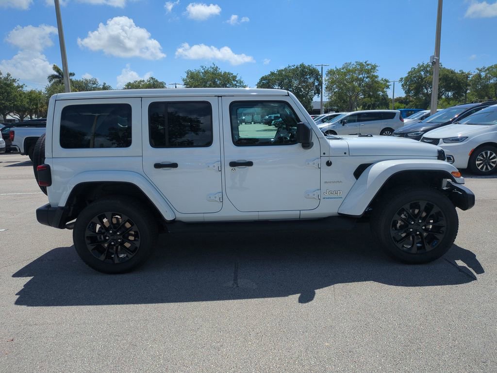 Used 2023 Jeep Wrangler Unlimited Sahara w/ Cold Weather Group AWD/4WD image 5