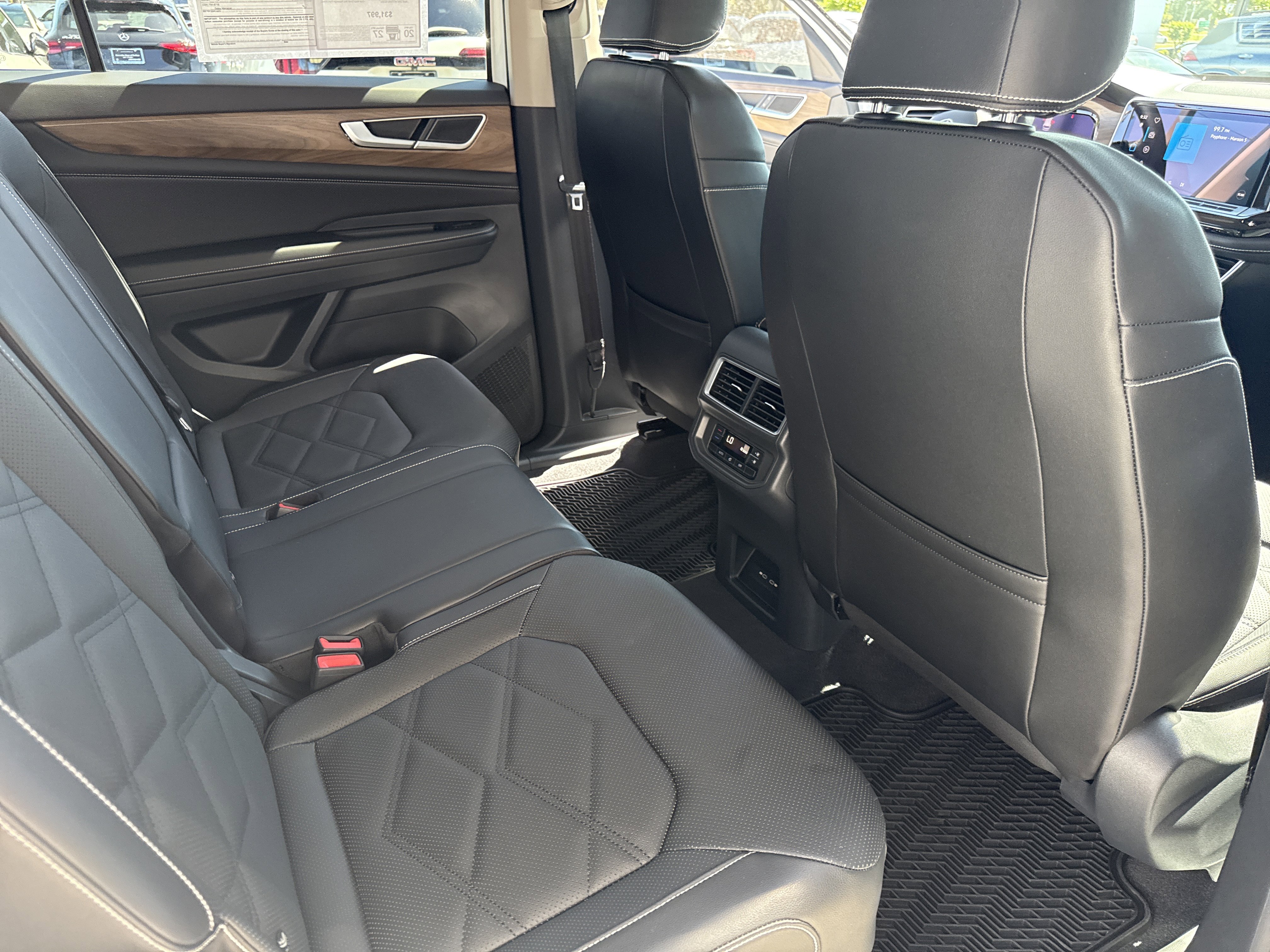 Used 2024 Volkswagen Atlas SE FWD image 14