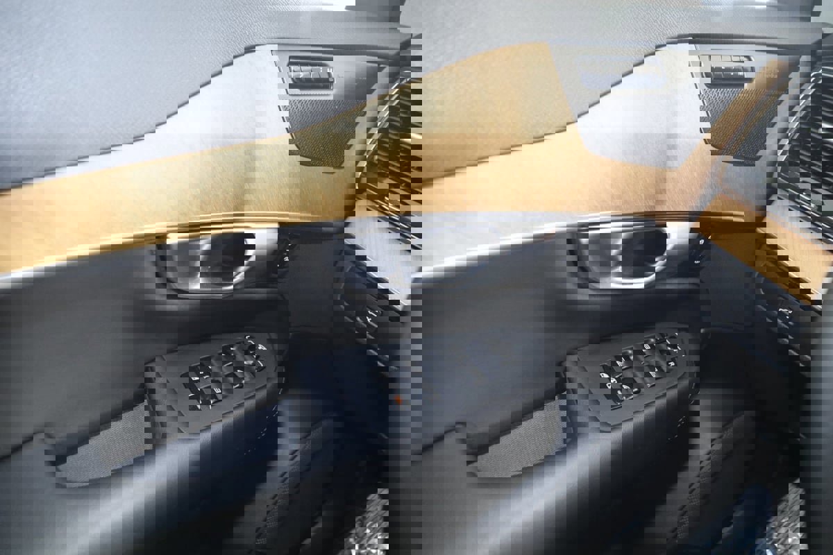 Used 2024 Volvo XC90 B5 Plus image 32