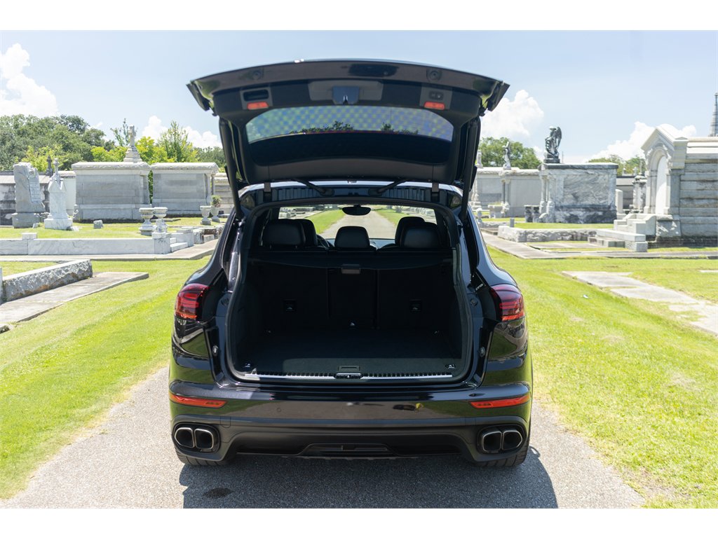 Used 2017 Porsche Cayenne image 32