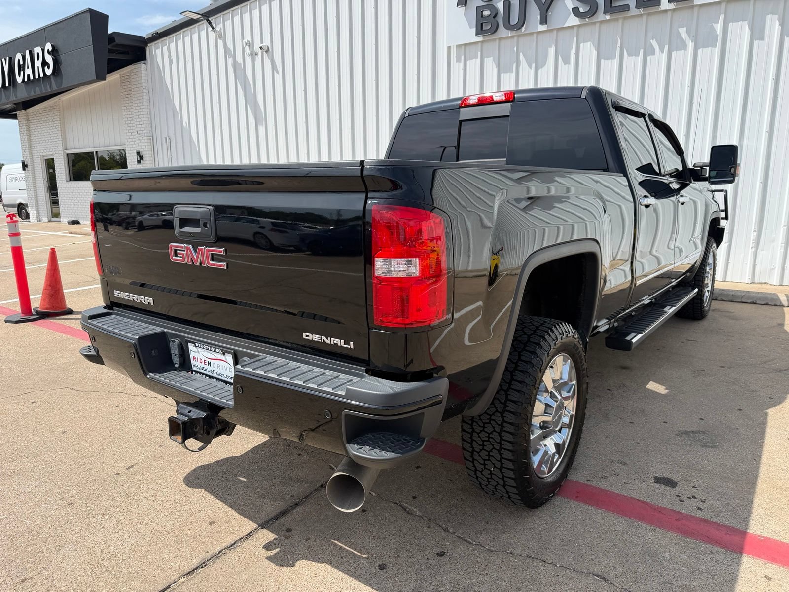 Used 2017 GMC Sierra 2500 Denali w/ Duramax Plus Package AWD/4WD image 7