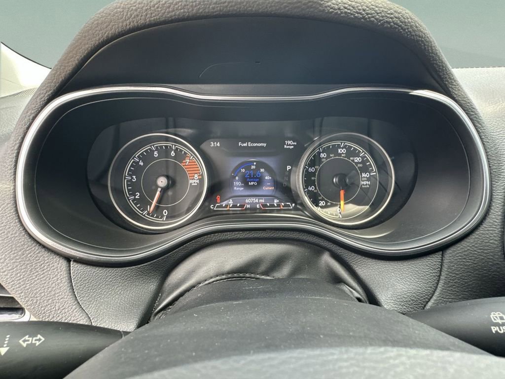 Used 2019 Jeep Cherokee Limited image 10