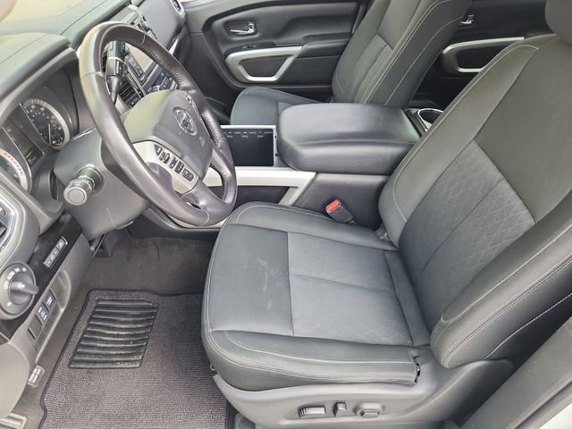 Used 2018 Nissan Titan SV w/ SV Convenience Package RWD image 19
