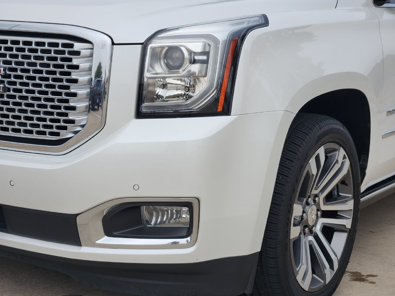Used 2017 GMC Yukon Denali w/ Open Road Package AWD/4WD image 9
