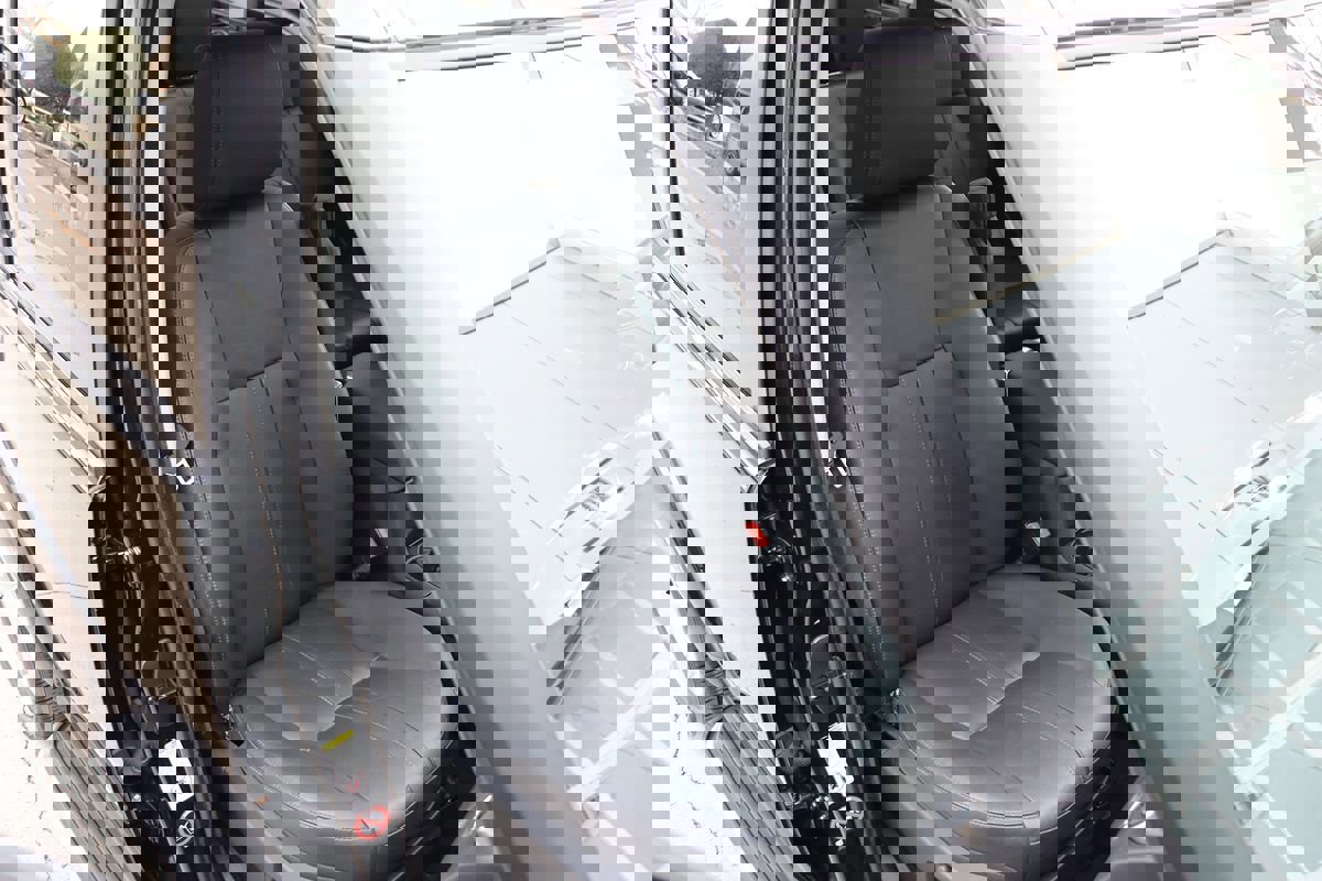 Used 2016 Land Rover LR4 HSE image 32