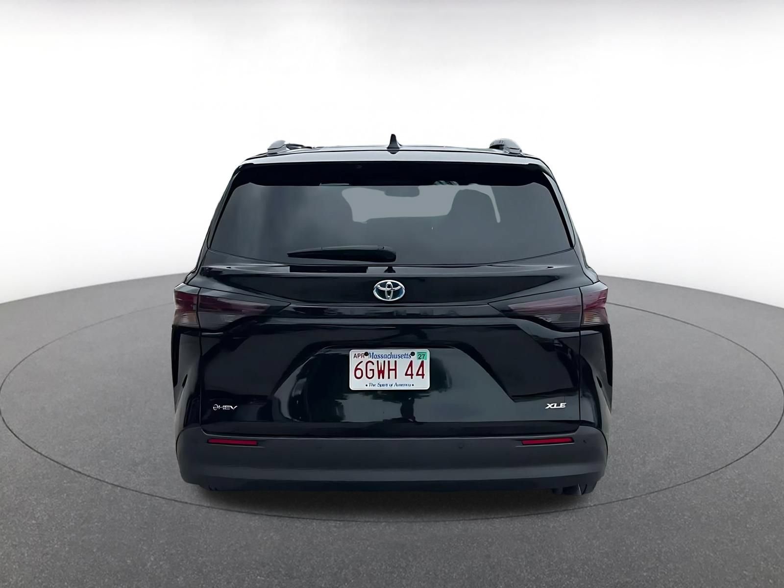 Used 2025 Toyota Sienna XLE FWD image 12