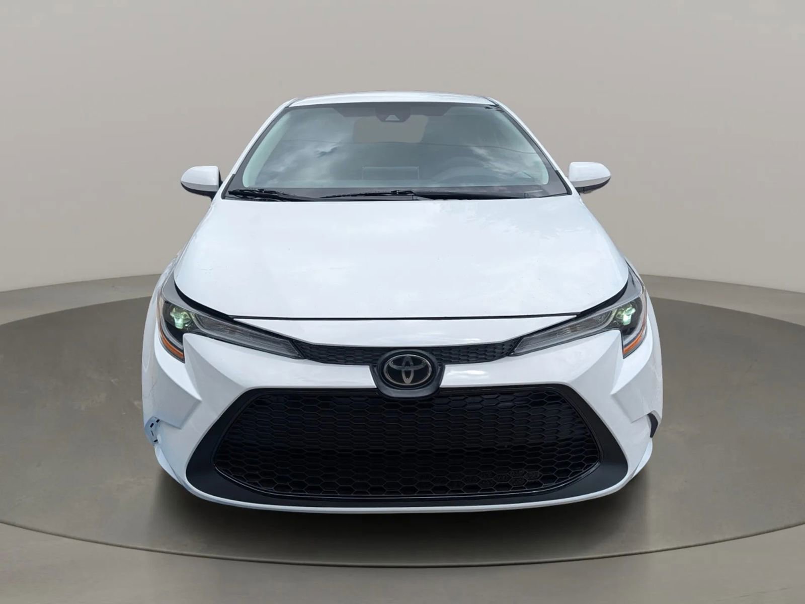 Used 2020 Toyota Corolla LE FWD image 2