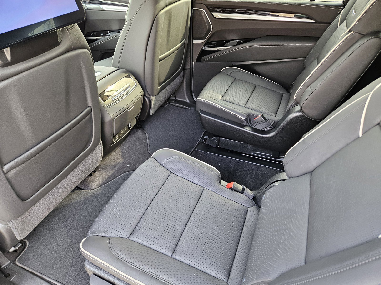 New 2026 Cadillac Escalade ESV Sport w/ LPO, ONYX Package image 20