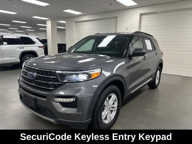 Used 2023 Ford Explorer XLT w/ Equipment Group 202A AWD/4WD image 3