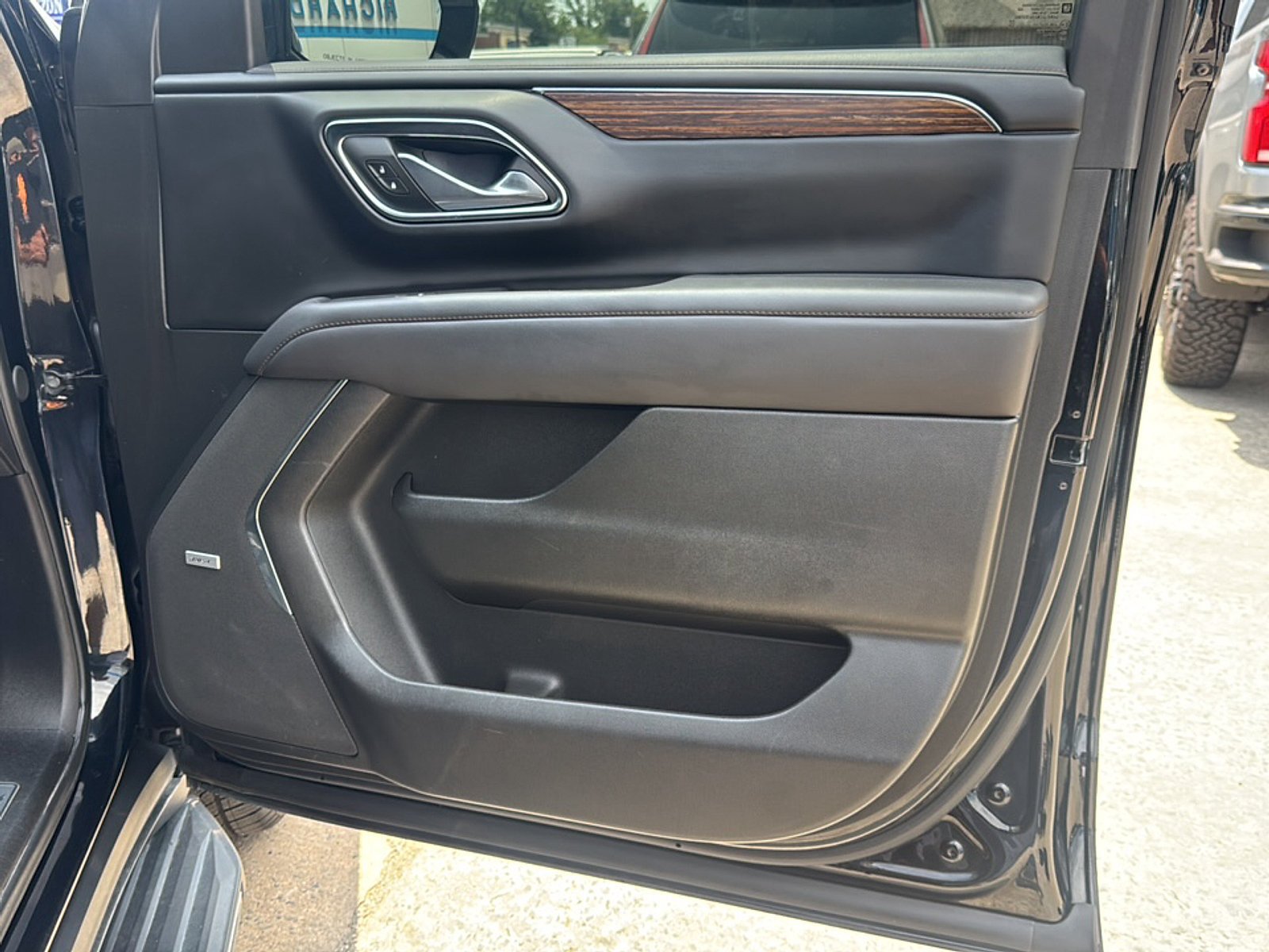Used 2024 Chevrolet Tahoe High Country w/ Advanced Technology Package AWD/4WD image 19