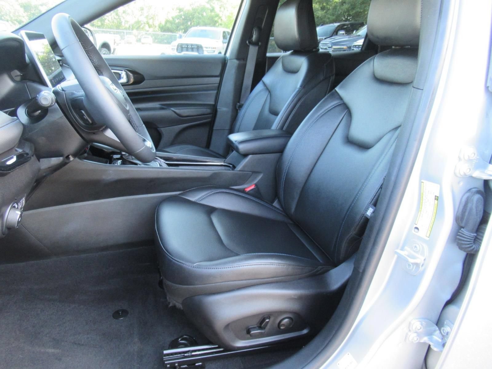 Certified 2026 Jeep Compass Limited AWD/4WD image 18