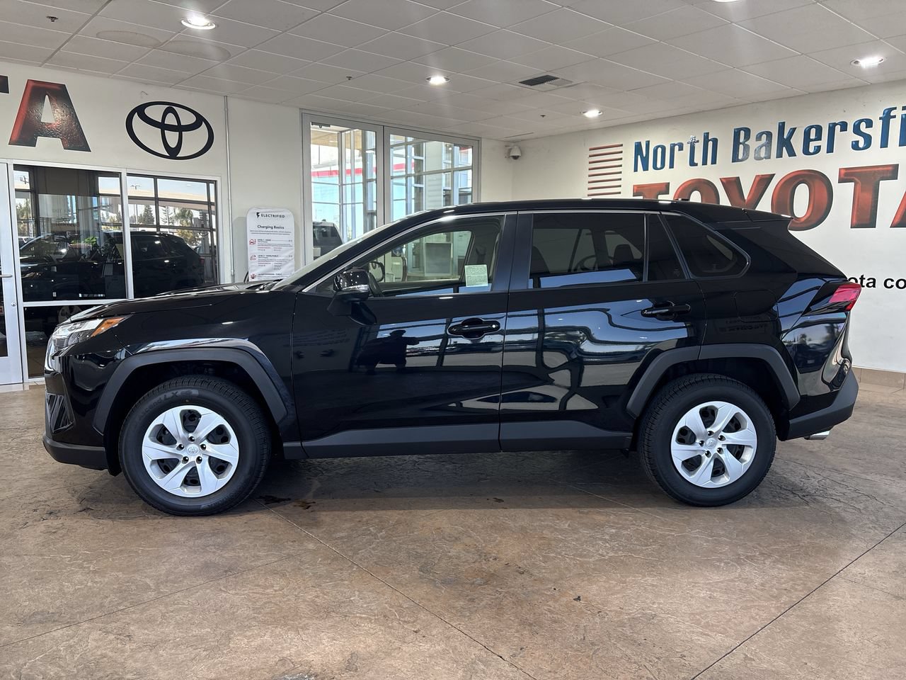 Certified 2025 Toyota RAV4 LE FWD image 7