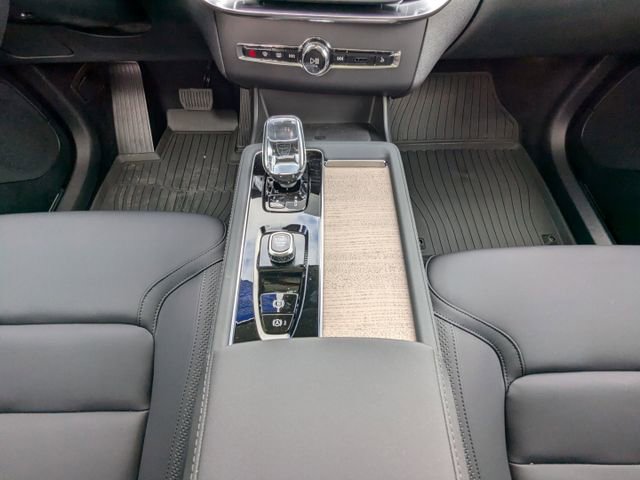 New 2025 Volvo XC90 T8 Plus w/ Protection Package Premier image 23