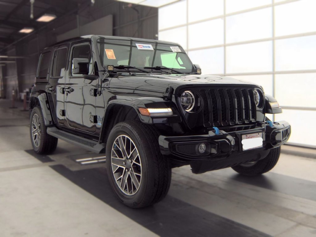 Used 2022 Jeep Wrangler Unlimited Sahara AWD/4WD image 3