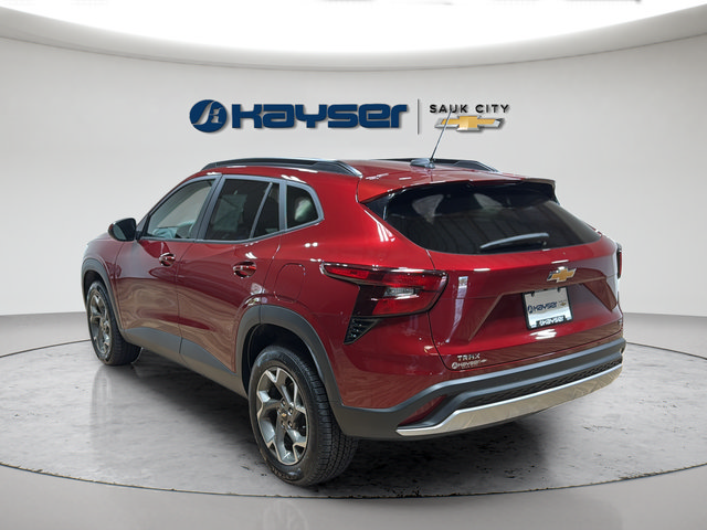 Used 2025 Chevrolet Trax LT w/ LT Convenience Package FWD image 5