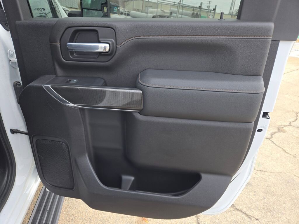 Used 2023 GMC Sierra 3500 AT4 w/ AT4 Preferred Package AWD/4WD image 8