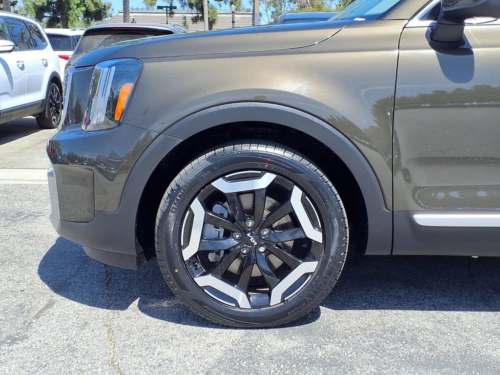 Certified 2023 Kia Telluride S w/ S Sunroof Package AWD/4WD image 13