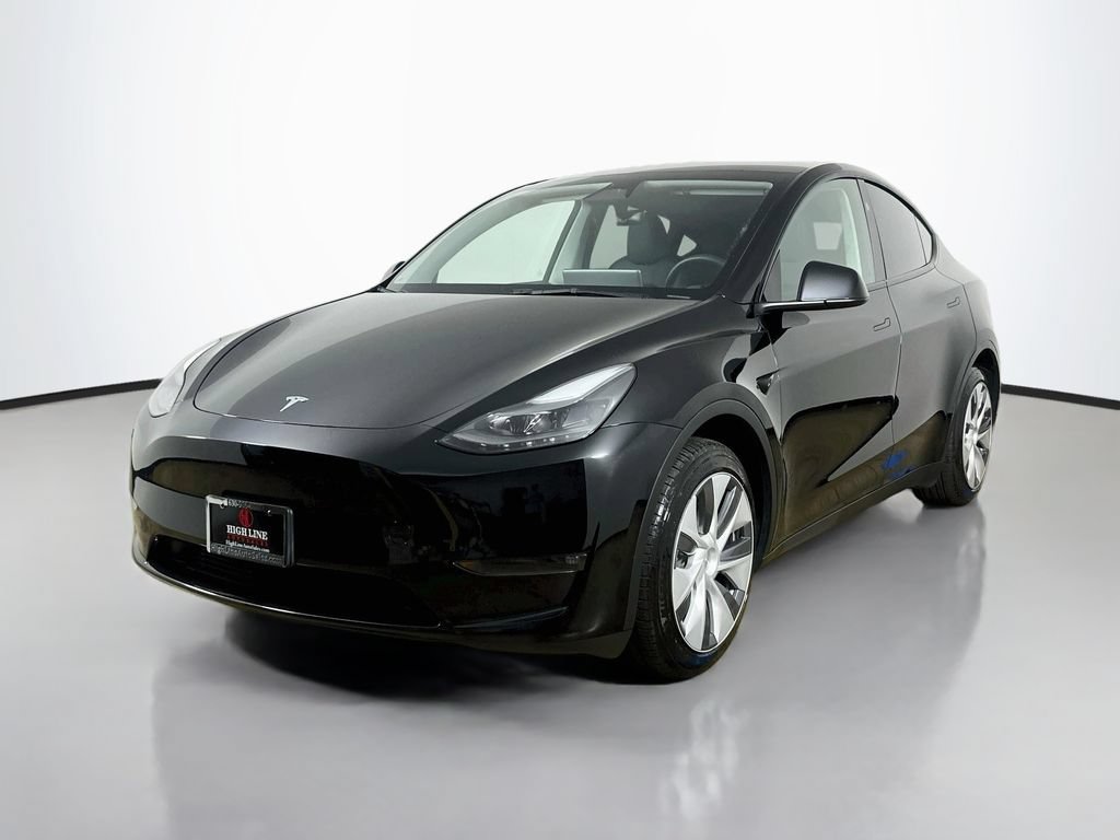 Used 2023 Tesla Model Y AWD image 3