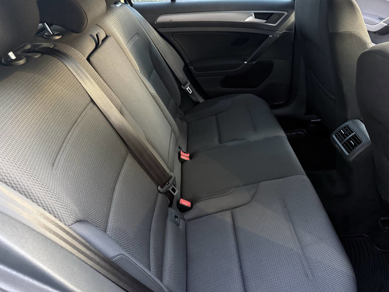 Used 2017 Volkswagen Golf S image 14